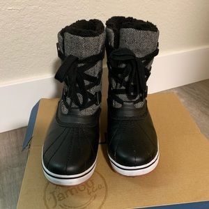 Women’s herringbone black winter boots